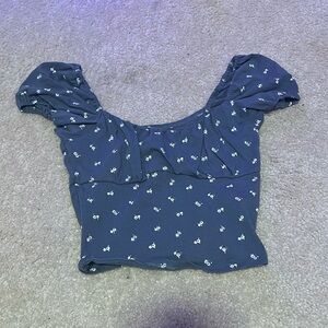 SMALL Hollister Blue T-Shirt with White small Flower Pattern.